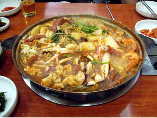 釜山市内半日観光ツアー　釜山タワー＆活気あふれるチャガルチ市場や国際市場を散策！釜山名物ヘムルタン（海鮮鍋）のランチ付き＜午前・午後／日本語ガイド／ホテル送迎＞