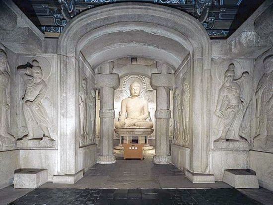 釜山発！慶州＆海印寺観光ツアー　3大世界遺産巡り　石窟庵と仏国寺＋瞻星台（歴史遺跡地区）＋海印寺大蔵経板殿　韓定食ランチ＜1日／日本語ガイド／ホテル送迎付き＞