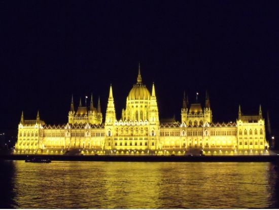 ドナウ川ナイトクルーズ 事前予約＜ワンドリンク付き／日本語オーディオガイド＞