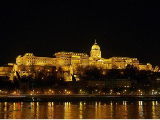 ゲッレールトの丘から眺める夜景鑑賞とドナウ川ナイトクルーズ＜日本語／少人数制／往復送迎付き＞