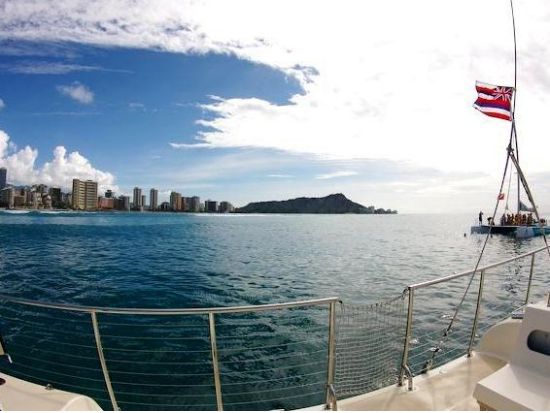セーリング　マイタイ・カタマラン号　絶景を見ながらリラックス！ドリンク購入可能＜90分／シェラトン・ワイキキ発＞