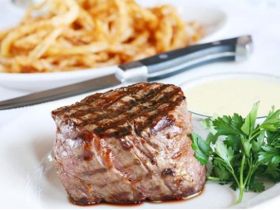 ハワイ　ウルフギャング・ステーキハウス　食事券＆事前予約　最高級熟成ステーキの老舗レストラン＜昼・夕／ロイヤル・ハワイアン・センター内＞ 