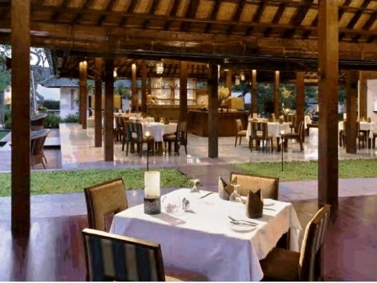 【貸切】誕生日や記念日に！世界遺産タマン・アユン寺院＋タナロット寺院の夕日観賞＋高級ヴィラでロマンチックディナー＜午後／日本語ガイド／夕食付＞