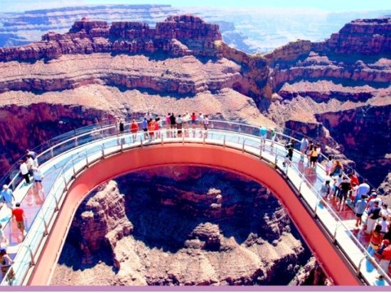 グランドキャニオン・ウエスト観光＋ヘリコプター遊覧飛行 谷底ランディング付き＜昼食／貸切プランあり／英語＞by Adventure Photo Tours