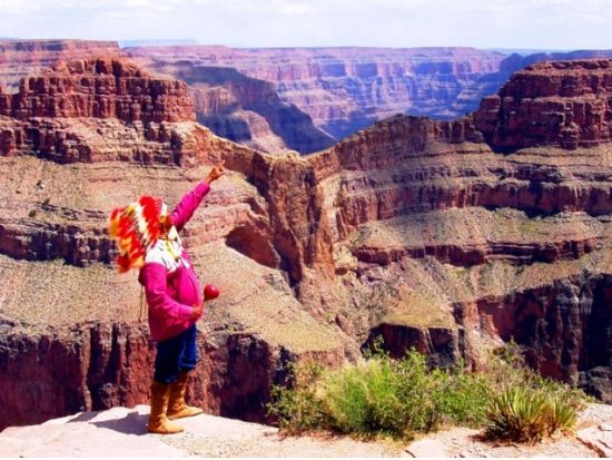 グランドキャニオン・ウエストリム日帰り観光ツアー　イーグル・ポイントやウエスタン・タウンなどの5つのポイントをめぐる＜昼食付／貸切プランあり／英語ガイド＞