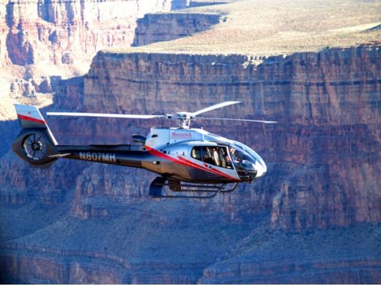 グランドキャニオン・ウエスト観光＋ヘリコプター遊覧飛行 谷底ランディング付き＜昼食／貸切プランあり／英語＞by Adventure Photo Tours