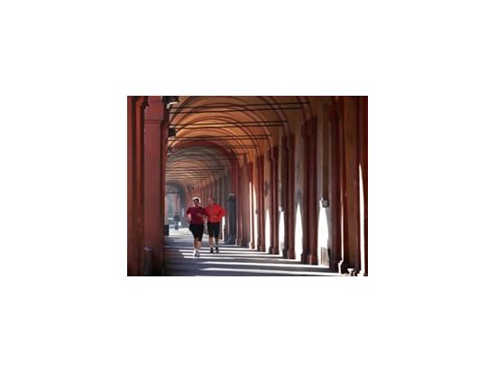 【プライベートツアー】列車で行く！芸術の街ボローニャ 1日観光ツアー＜日本語／ミラノ発＞by Max Harvest