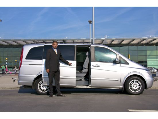 【空港送迎】ヒースロー空港 ⇔ ロンドン市内 ＜乗合／英語ドライバー＞