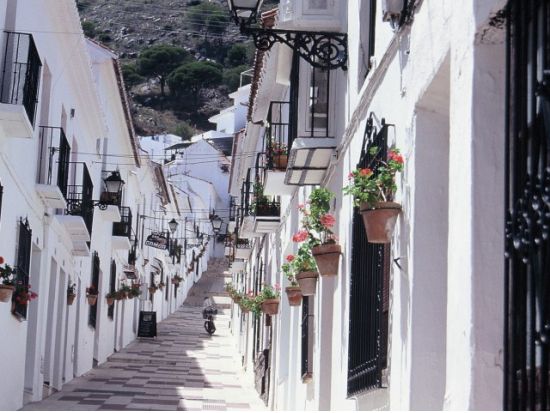 日本語ガイド同行！スペイン周遊4泊5日　コルドバ＆セビリア＆グラナダ＆バルセロナ ＜日曜出発／マドリード発バルセロナ着＞by ミカミトラベル