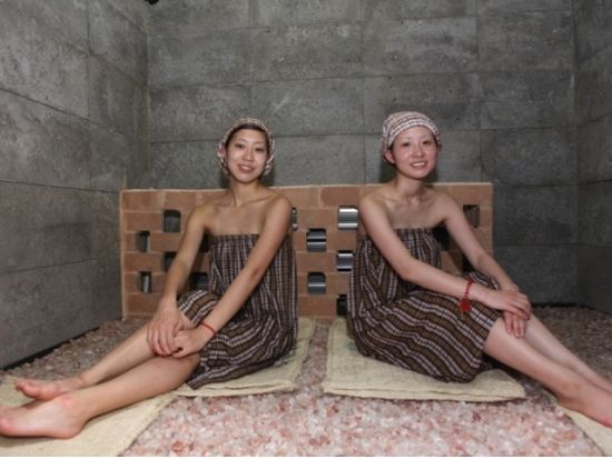 明洞ZIU汗蒸幕 　地元でも大人気のアカスリ・塩サウナ！よもぎ蒸しorカッピングのサービス付き＊当日予約可能＜日本語OK／女性専用／明洞＞