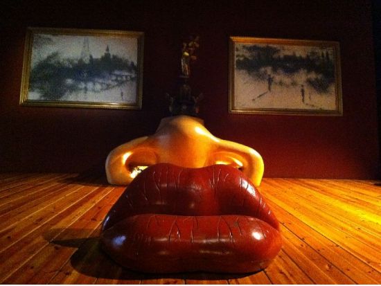 高速列車で時間短縮！ダリ劇場美術館＆ダリ宝石美術館　フィゲラス1日観光ツアー　日本語ガイドがしっかり解説＜カタルーニャ料理の昼食／日本語＞