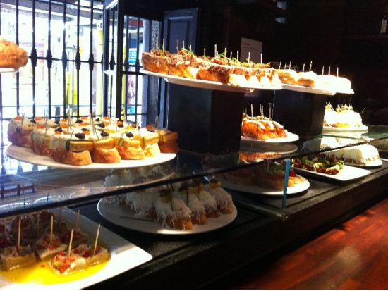 バルセロナ タパスツアー　3軒のバル巡り＆老舗タブラオ「ロス・タラントス」フラメンコ鑑賞 ＜タパス5品＆ドリンク3杯／日本語＞