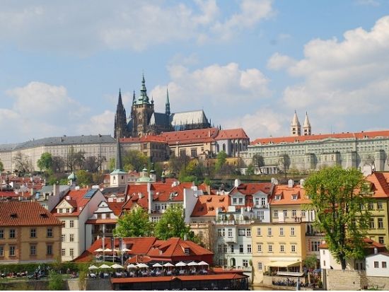 トラム体験つき！プラハ市内 半日ウォーキングツアー＜4時間／日本語ガイド／プラハ発＞