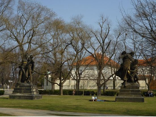 プラハ市内1日観光ツアー＜4月～10月／公共交通機関一日券付／日本語／プラハ発＞