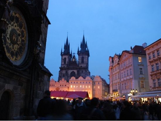 【都市間送迎】プラハ市内 ⇒ ウィーン市内 ＜貸切／英語ドライバー＞