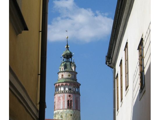 【都市間送迎】プラハ市内 ⇒ ザルツブルク市内　チェスキー・クルムロフ立ち寄り付き ＜貸切／英語ドライバー＞