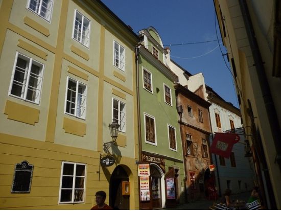 【都市間送迎】ウィーン市内 ⇒ プラハ市内　チェスキークルムロフ立寄り付き ＜貸切／英語ドライバー＞