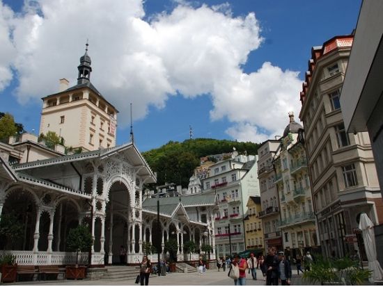 ロケト城＆温泉保養地 カルロヴィ・ヴァリ 1日観光ツアー＜日本語／プラハ発＞