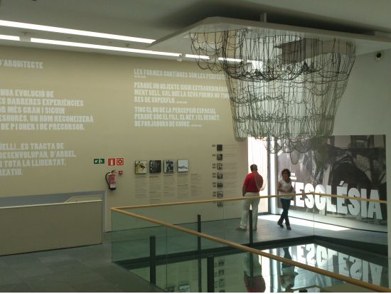 世界遺産コロニア・グエル　半日観光ツアー ＜ランチ付き／日本語／バルセロナ発＞