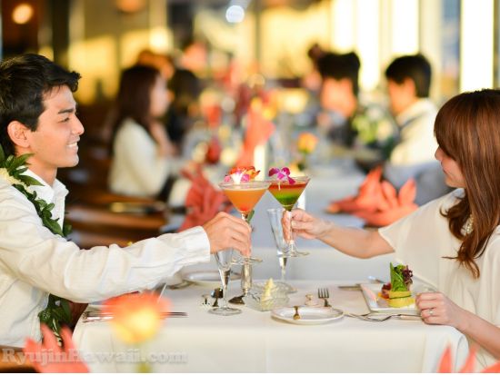 ハワイ　1日完結バウ・リニューアル　夫婦・カップルの記念日をスターオブホノルル号でお祝い！サンセットディナークルーズ付き