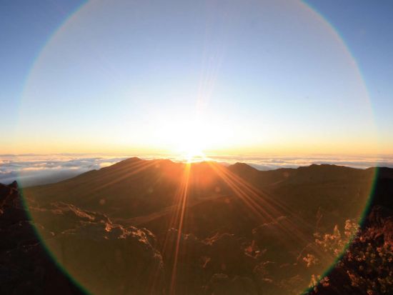 ハレアカラ山頂 クレーターハイキングツアー　中級向け6.5kmハイキング ＜木曜限定／英語ガイド／軽食＆昼食付き＞