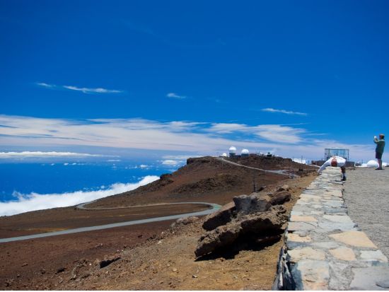 ハレアカラ山頂 クレーターハイキングツアー　中級向け6.5kmハイキング ＜木曜限定／英語ガイド／軽食＆昼食付き＞