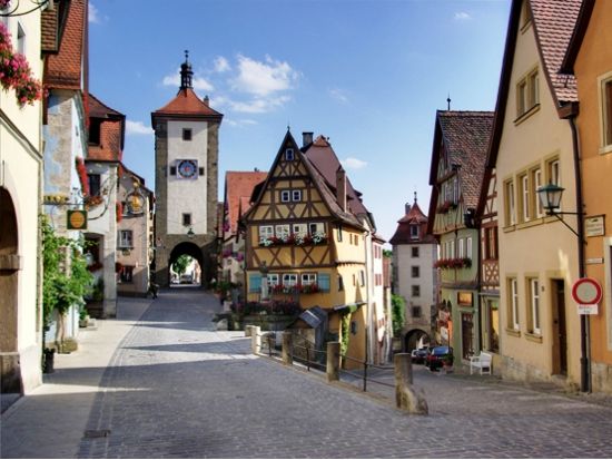 2大人気観光地へ直行！ノイシュバンシュタイン城＆ローテンブルク日帰り観光ツアー＜入場料込／英語／フランクフルト発＞ 