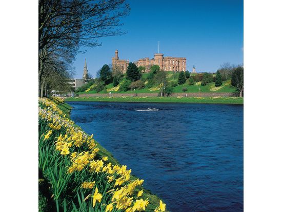 スコットランド ハイランド地方1泊2日ツアー　ネス湖＆ハイランドの首都インヴァネス ＜インヴァネス宿泊／英語ドライバーガイド／エジンバラ発＞