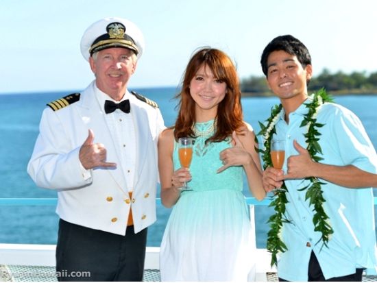 ハワイ　1日完結バウ・リニューアル　夫婦・カップルの記念日をスターオブホノルル号でお祝い！サンセットディナークルーズ付き