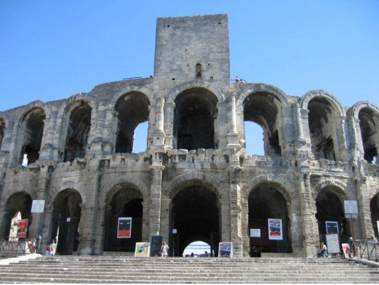 おすすめガイドがご案内！プロヴァンス地方1日観光ツアー ＜貸切／日本語ドライバーガイド／ニース発またはカンヌ発＞