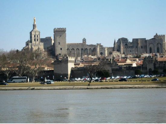 おすすめガイドがご案内！プロヴァンス地方1日観光ツアー ＜貸切／日本語ドライバーガイド／ニース発またはカンヌ発＞