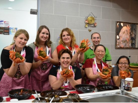 【韓国文化体験】ソウルキムチ文化体験館☆北村韓屋村に近い伝統あるエリアでキムチ作り(持ち帰り可)＜1時間～／日本語対応＞