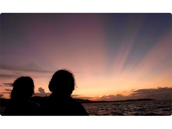 バラス島サンセットシュノーケリングツアー　西表宿泊者の特権！地平線に沈む夕日を見に行こう＜西表島滞在者限定／上原港または西部地区ホテル無料送迎／西表島＞
