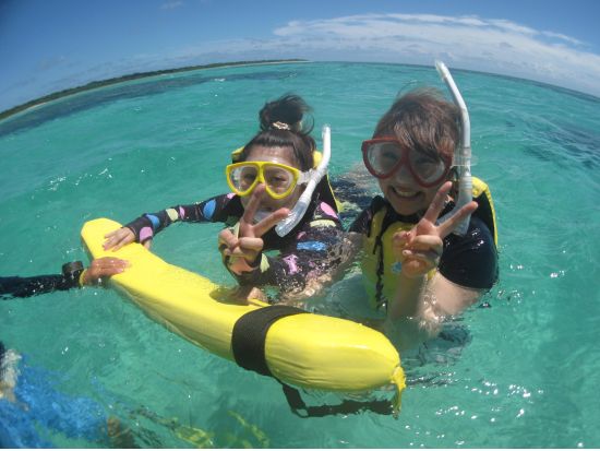 シュノーケリング半日ツアー 少人数制で息をのむような海中世界を堪能！（4歳から参加可）＜市街地ホテル送迎付／石垣島＞by オーシャンズ石垣島