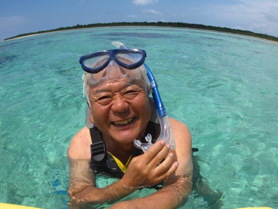 シュノーケリング半日ツアー 少人数制で息をのむような海中世界を堪能！（4歳から参加可）＜市街地ホテル送迎付／石垣島＞by オーシャンズ石垣島