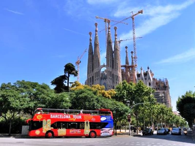 Sagrada Familia hop on hop off bus tour