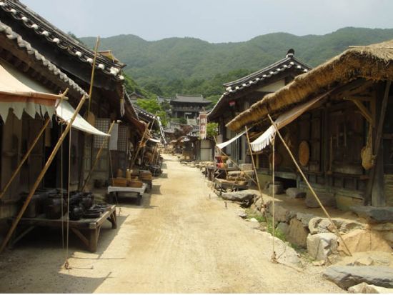 龍仁大長今パーク(旧MBCドラミア)ツアー 1名割増料金なし！ベテランガイド確約＆「明洞餃子」カルグクス昼食付プラン有＜半日／日本語ガイド＞