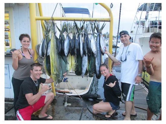 海釣り体験　ホノルル沖でフィッシングクルーズ　大物狙いの本格海釣り！ベテランクルーのサポートで安心　釣り用具付き＜混載／半日～1日／ケワロ湾＞