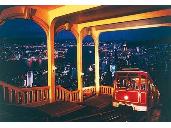 ビクトリアピークからの100万ドルの夜景観賞ツアー　四川料理のディナー付きプランあり＜日本語ガイド／トラム乗車券付き＞