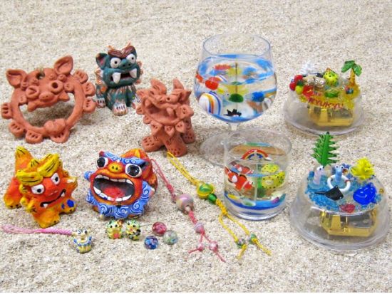 シーサーアクセサリー作り体験　オリジナル携帯ストラップやキーホルダー、ネックレスなどを作成！＜当日9時まで予約可／半日／那覇平和通り＞by 沖縄アート体験美ら風