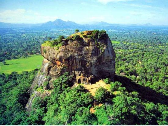【1泊2日 or 2泊3日】スリランカ宿泊ツアー　世界遺産シーギリヤ＆ダンブッラ＆ミンネリヤ国立公園＆象乗り ＜貸切／日本語ガイド＞