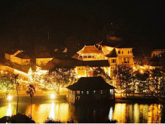 世界遺産キャンディ日帰りツアー　ピンナワラ象の孤児院＆キャンディアンダンス鑑賞 ＜貸切／日本語ガイド＞