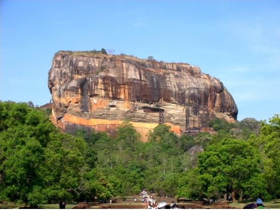 3つの世界文化遺産周遊ツアー　アヌラーダプラ＆シーギリヤ＆キャンディ ＜貸切／2泊3日または3泊4日／日本語ガイド＞