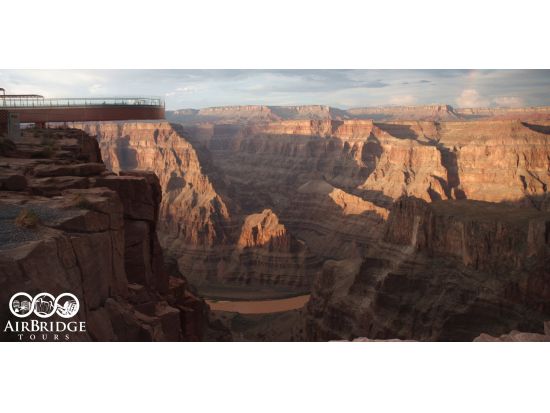 グランドキャニオン・ウエスト日帰りツアー　スカイウォーク入場＆昼食付きプランあり ＜英語ガイド＞