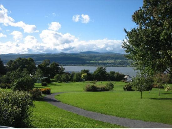 ケベック郊外 半日観光ツアー　サンタンヌ・ド・ボープレ大聖堂＆モンモラシー滝＆オルレアン島 ＜日本語ガイド＞