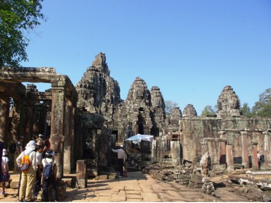 アンコールワット 1泊2日ツアー　気軽に世界遺産の旅へ！三大遺跡観光＋夕日鑑賞付＜貸切／ホテル宿泊＆食事付／シェムリアップ発＞
