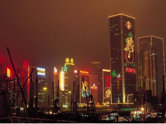 【空港送迎】香港国際空港 ⇔ 香港市内 ＜貸切／最大6名／日本語ガイド付きプランあり＞