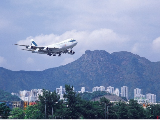 【空港送迎】香港国際空港 ⇔ 香港市内 ＜貸切／最大22名／日本語ガイド付き＞