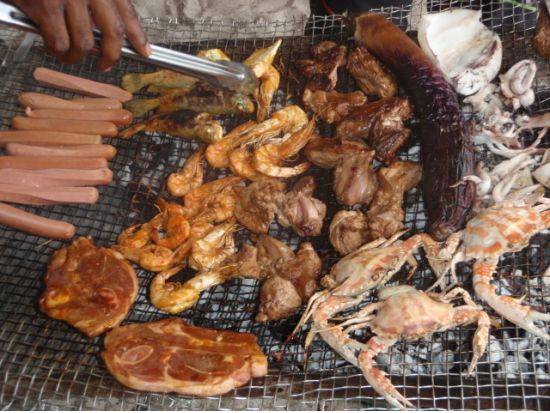 マラッカ海峡手釣り体験ツアー　無人ビーチでBBQランチあり ＜午前／ペナン発＞