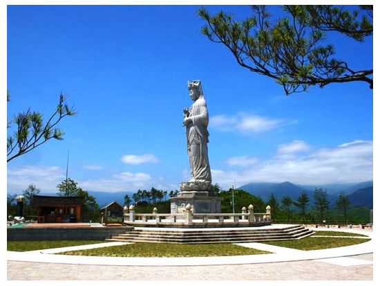 ソウル発・近郊ツアー　初夏の雪岳山＋江原＋洛山寺＋アバイ村　観光ツアー＜1日／ホテル送迎付／日本語ガイド／昼食付＞